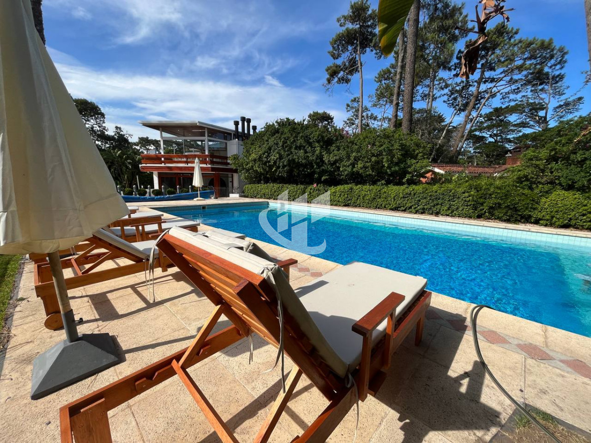 Casa ID.471 - Venta, casa, 5 dormitorios, piscina, Mansa, Punta del Este