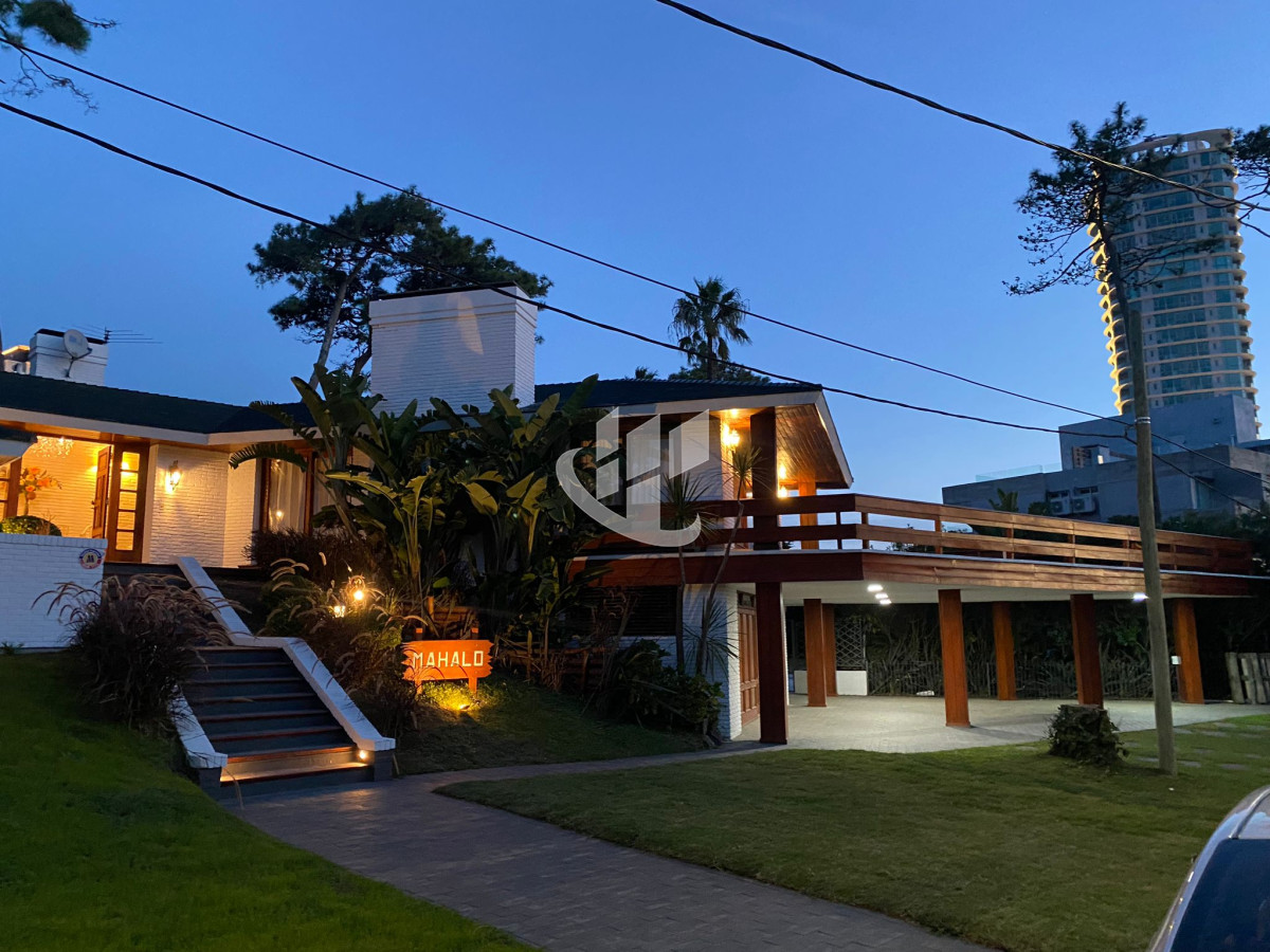 Casa ID.471 - Venta, casa, 5 dormitorios, piscina, Mansa, Punta del Este