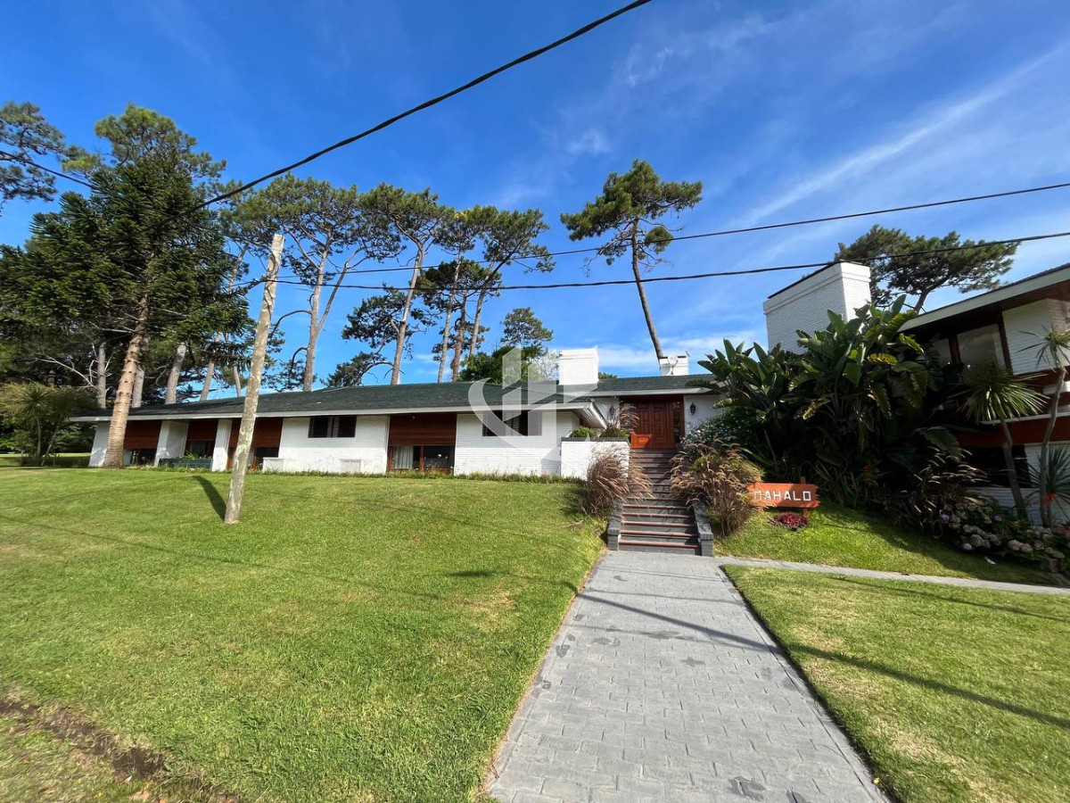Casa ID.471 - Venta, casa, 5 dormitorios, piscina, Mansa, Punta del Este