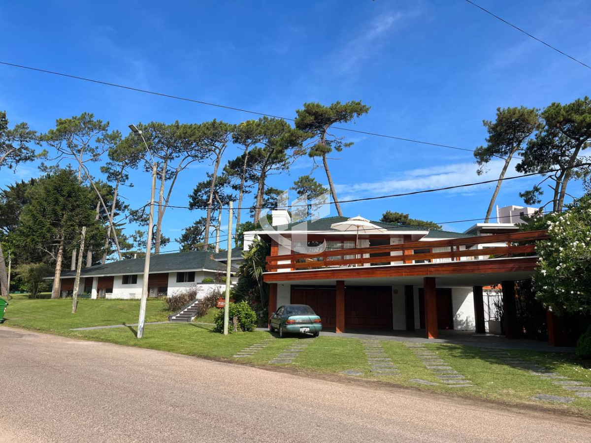 Casa ID.471 - Venta, casa, 5 dormitorios, piscina, Mansa, Punta del Este