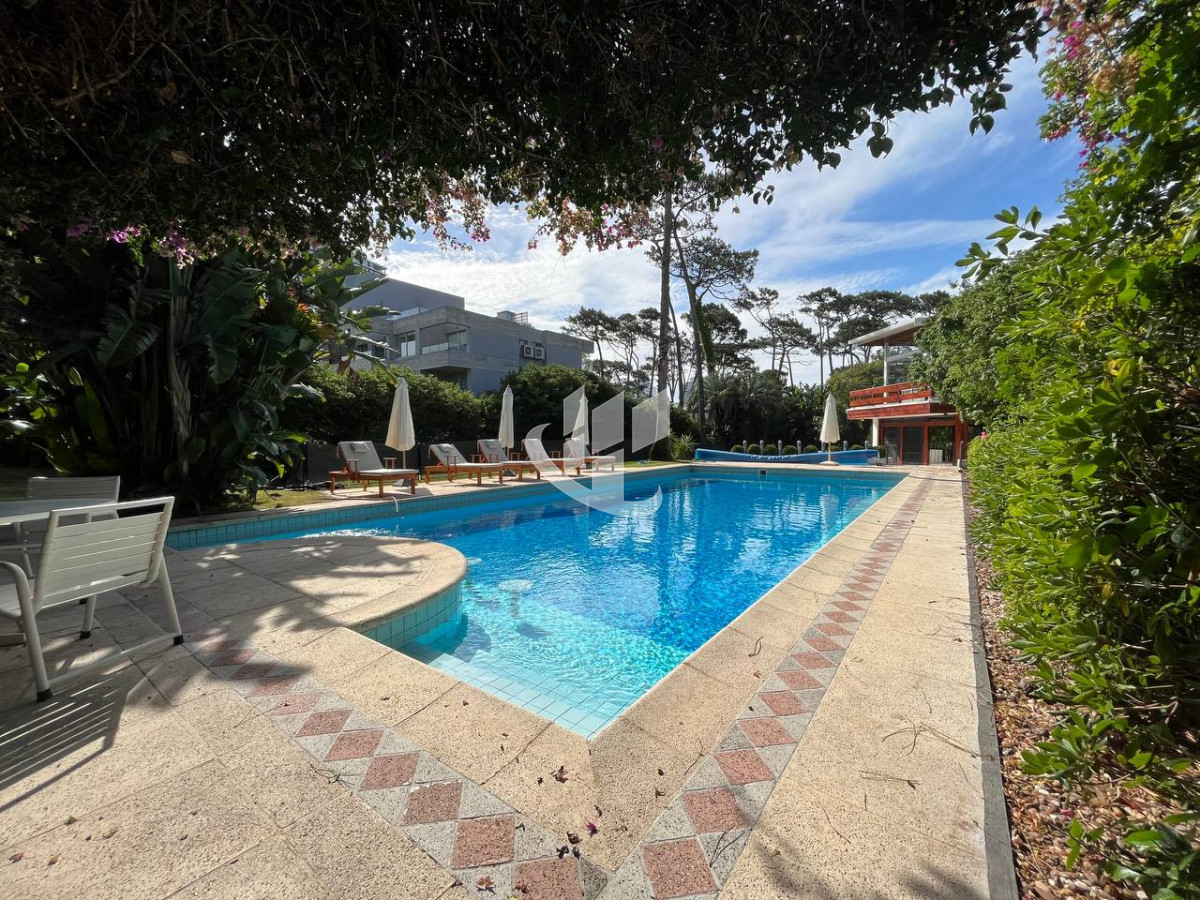 Casa ID.471 - Venta, casa, 5 dormitorios, piscina, Mansa, Punta del Este