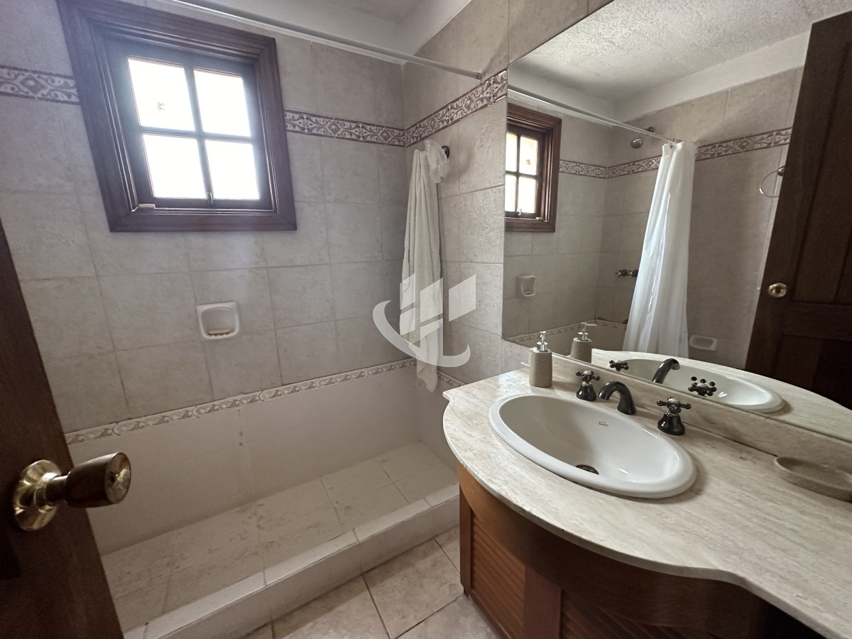 Casa ID.899 - Alquiler de casa de 5 dorm en temporada, con gran piscina y barbacoa 