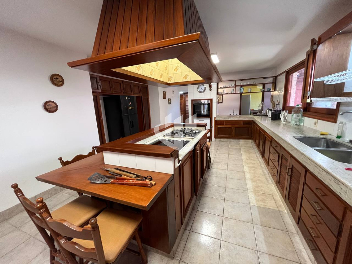 Casa ID.471 - Venta, casa, 5 dormitorios, piscina, Mansa, Punta del Este