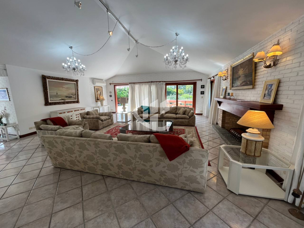 Casa ID.471 - Venta, casa, 5 dormitorios, piscina, Mansa, Punta del Este