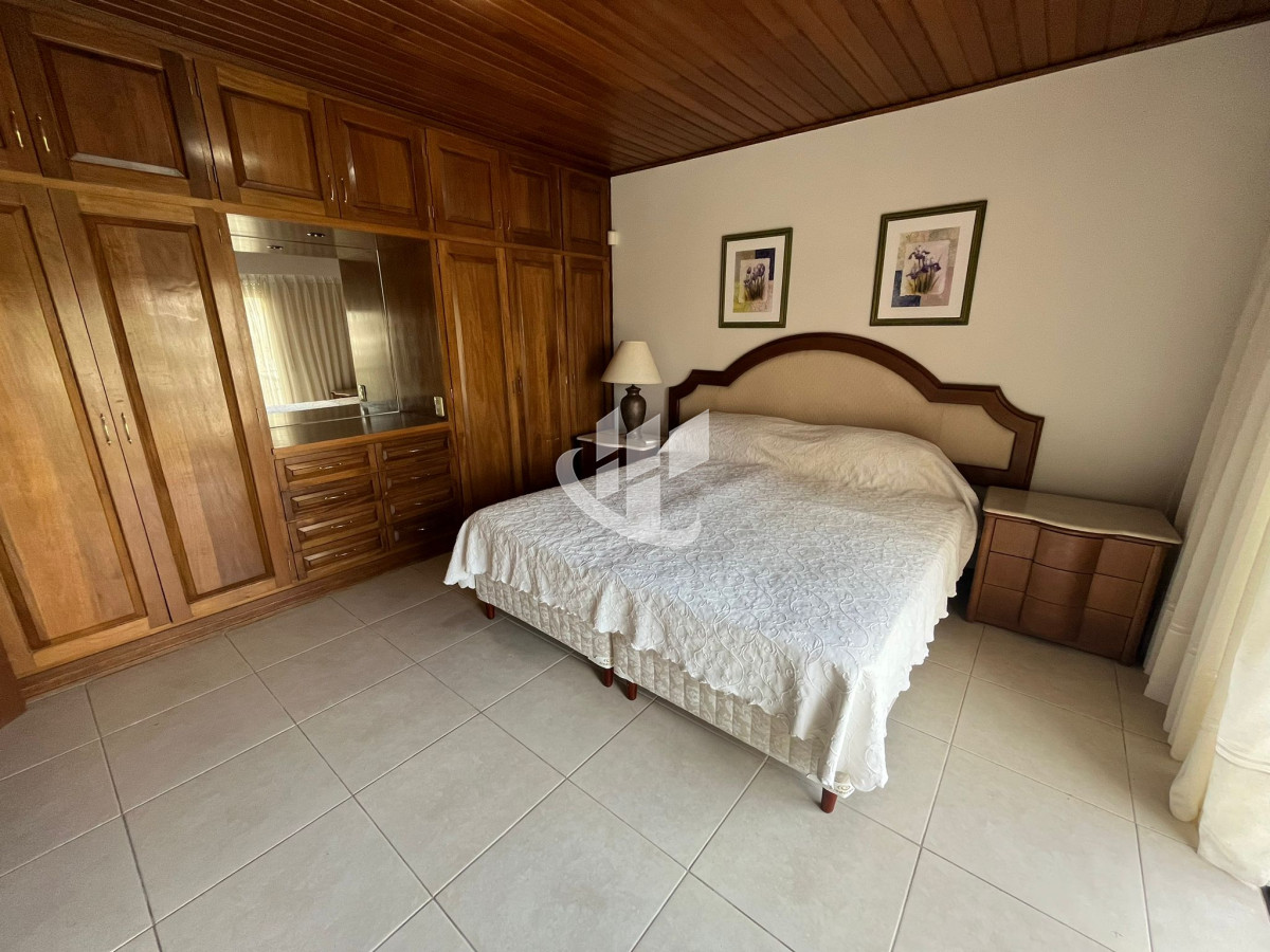 Casa ID.456 - Casa en alquiler anual de 4 dormitorios en PUNTA DEL ESTE zona BRAVA