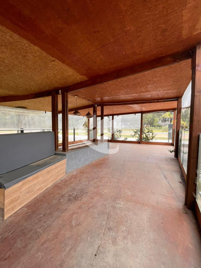 Local Comercial ID.1080 - Excelente local en alquiler anual - Punta Ballena