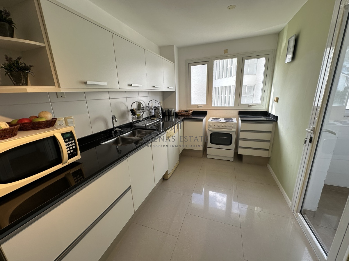 Apartamento ID.2353 - Alquiler anual de 4 dormitorios en Punta del Este 