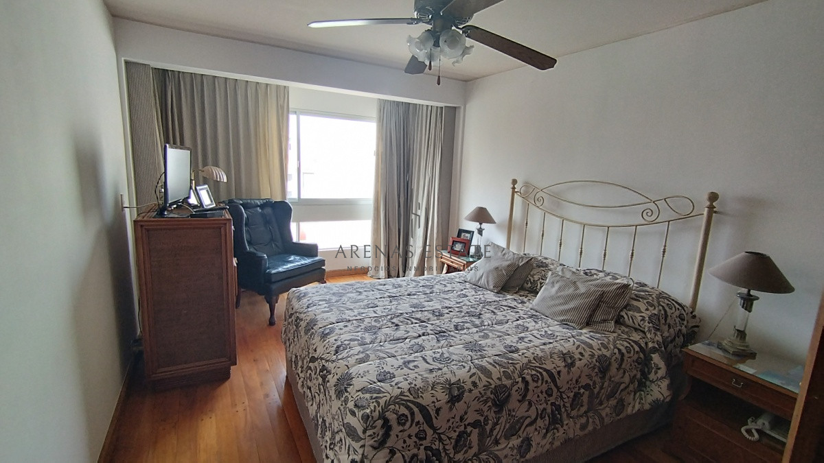 Apartamento ID.2455 - Duplex en venta de 3 dormitorios y gran barbacoa en PENÍNSULA- PUNTA DEL ESTE