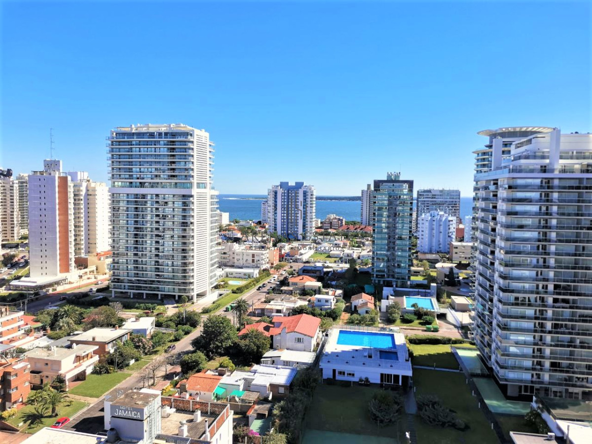 Apartamento ID.2289 - Excelente Penthouse en venta- 3 dormitorios en  zona BRAVA, Punta del este