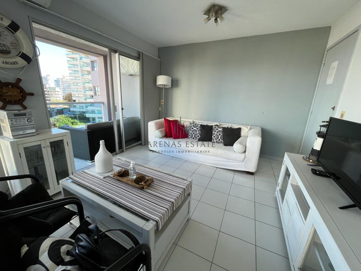 Apartamento ID.3696 - Apartamento en venta de 2 dormitorios, terraza con vista al mar- Brava, Punta del Este