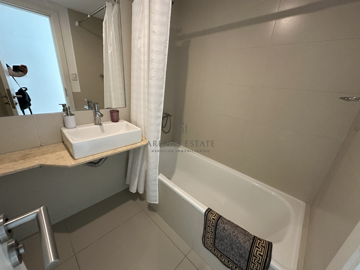 Apartamento ID.2290 - Apartamento en venta de 3 dormitorios mas dependencia ubicado en prmera linea de la Mansa , Punta del Este 