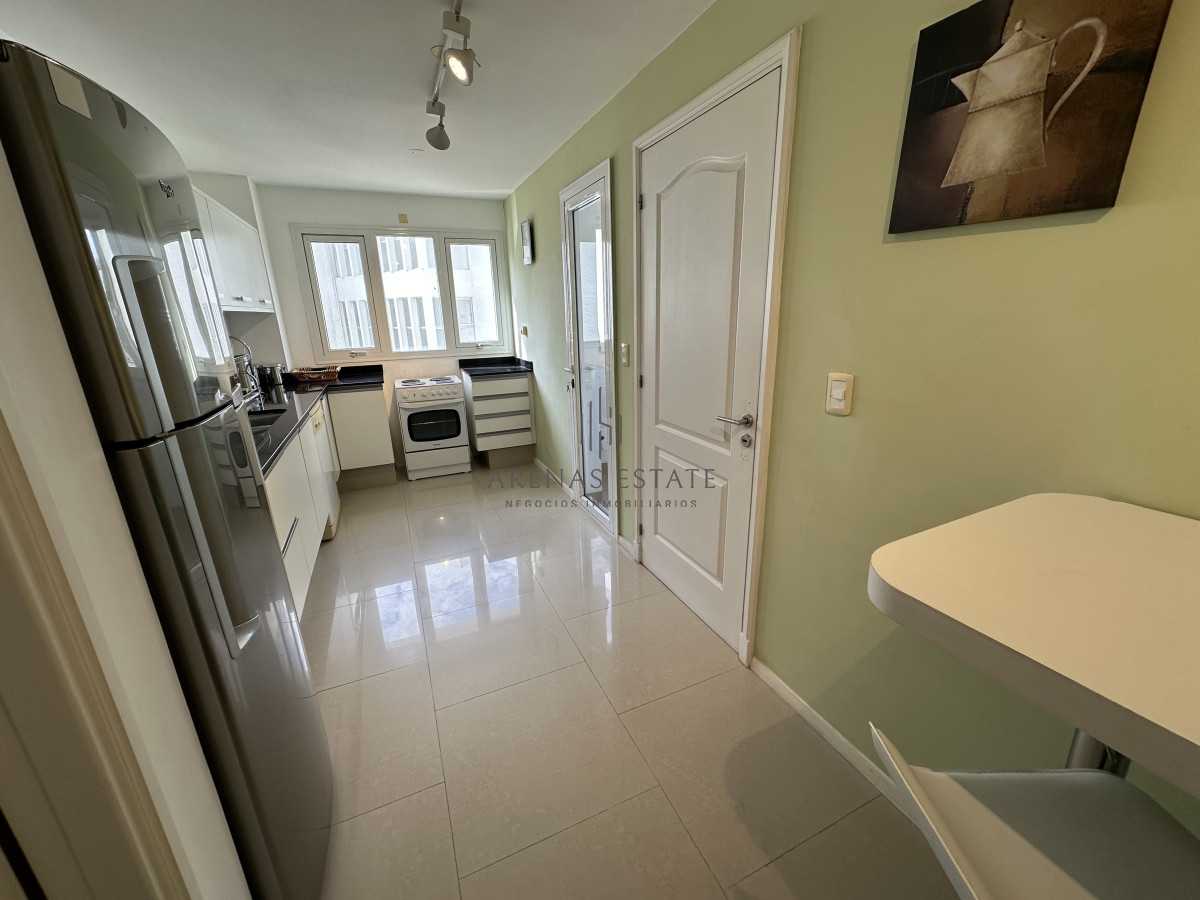 Apartamento ID.2353 - Alquiler anual de 4 dormitorios en Punta del Este 