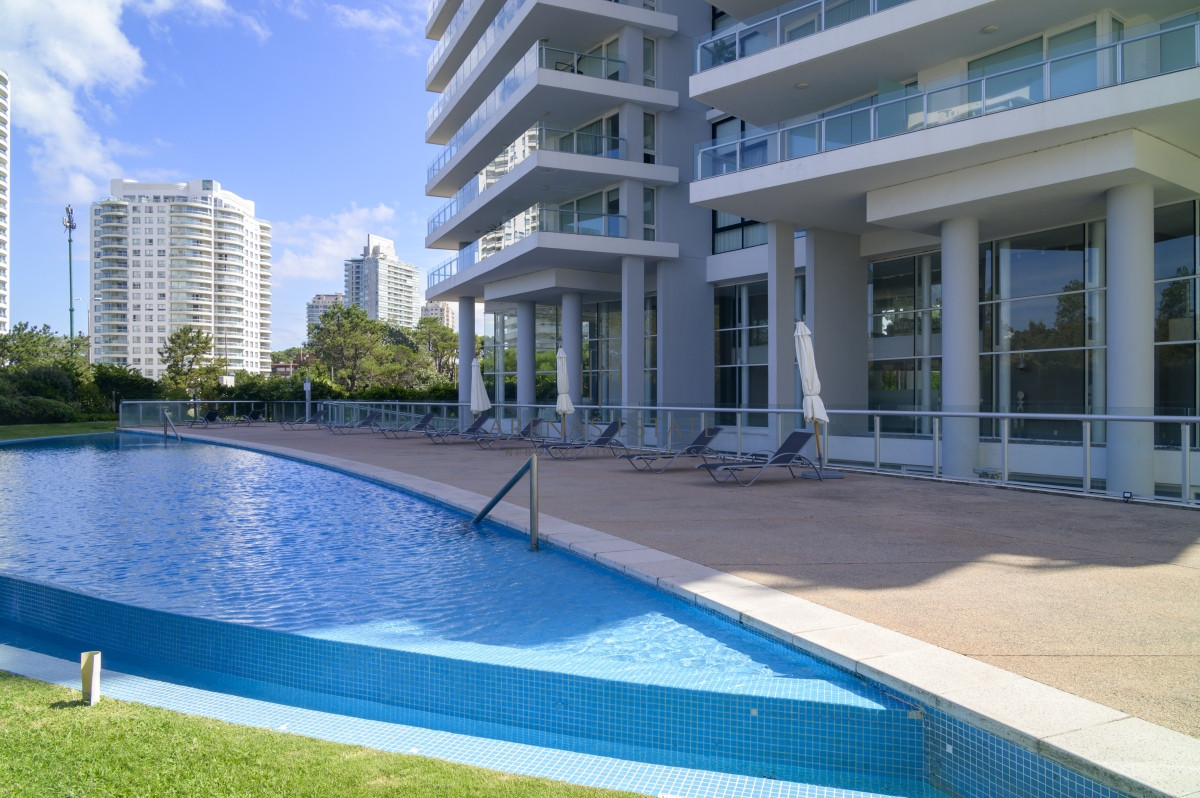 Apartamento ID.2543 - Penhouse duplex en Edificio One I en Venta- Punta del Este