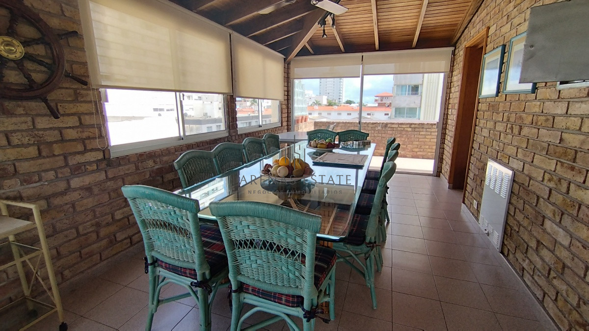 Apartamento ID.2455 - Duplex en venta de 3 dormitorios y gran barbacoa en PENÍNSULA- PUNTA DEL ESTE