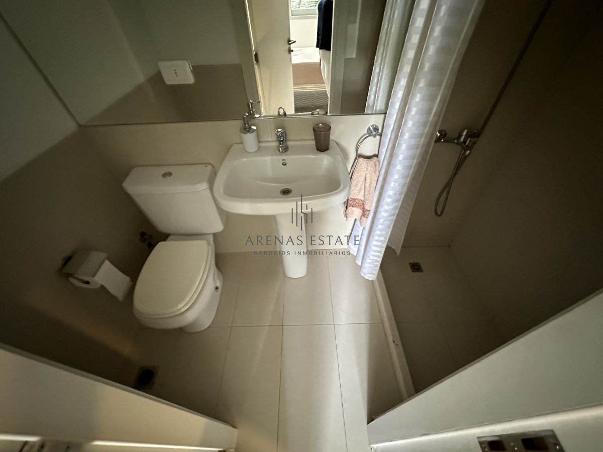 Apartamento ID.2290 - Apartamento en venta de 3 dormitorios mas dependencia ubicado en prmera linea de la Mansa , Punta del Este 