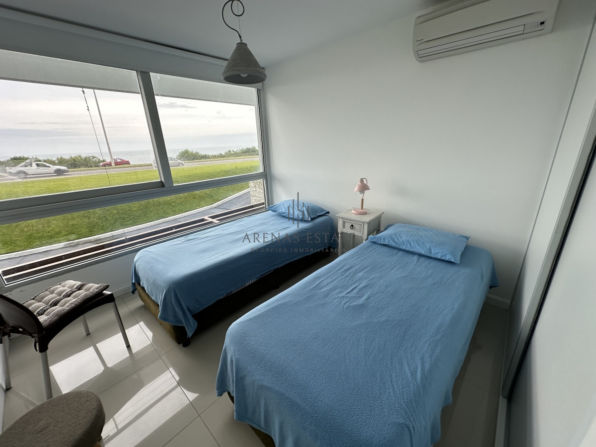 Apartamento ID.2290 - Apartamento en venta de 3 dormitorios mas dependencia ubicado en prmera linea de la Mansa , Punta del Este 