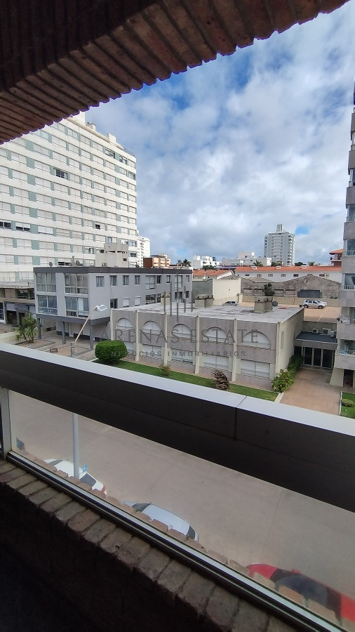 Apartamento ID.2455 - Duplex en venta de 3 dormitorios y gran barbacoa en PENÍNSULA- PUNTA DEL ESTE