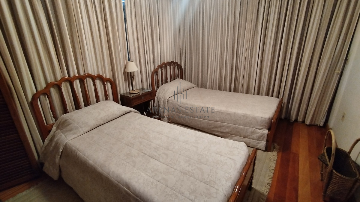 Apartamento ID.2455 - Duplex en venta de 3 dormitorios y gran barbacoa en PENÍNSULA- PUNTA DEL ESTE