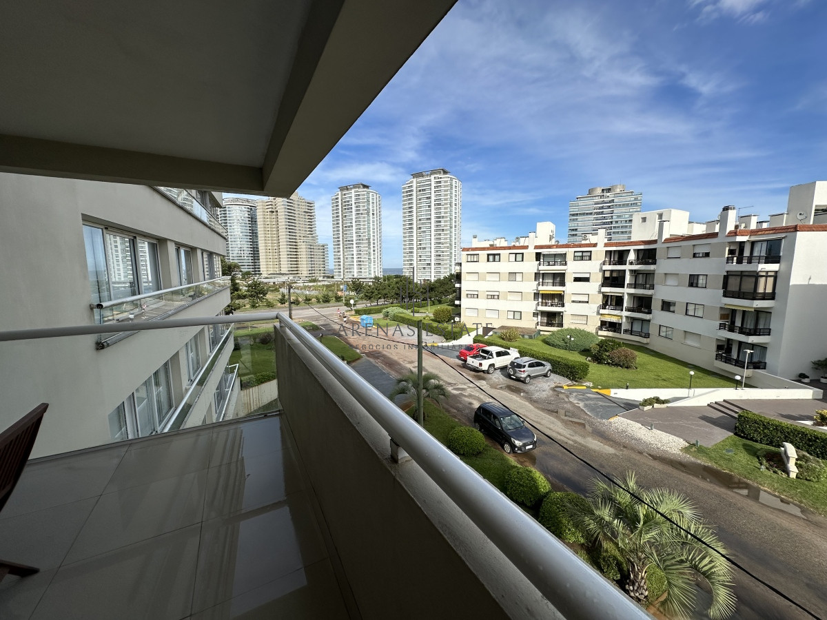 Apartamento ID.2353 - Alquiler anual de 4 dormitorios en Punta del Este 