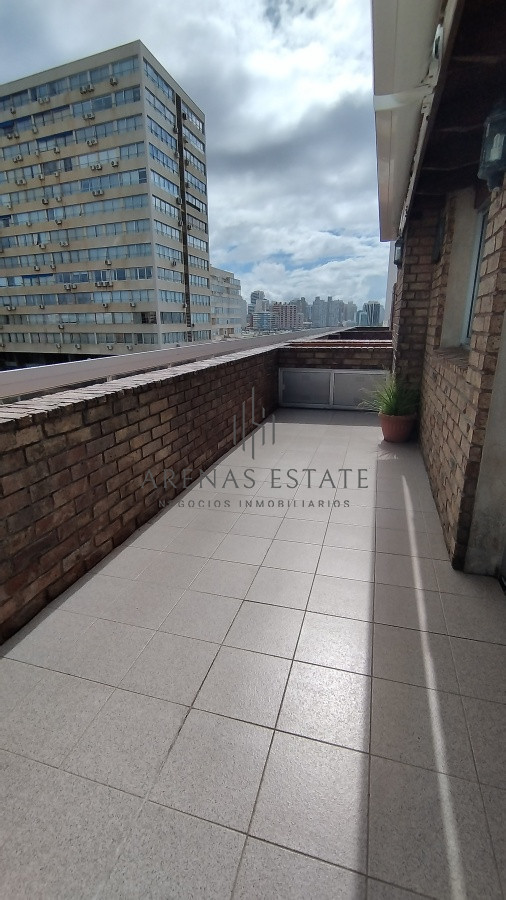 Apartamento ID.2455 - Duplex en venta de 3 dormitorios y gran barbacoa en PENÍNSULA- PUNTA DEL ESTE