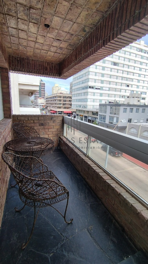 Apartamento ID.2455 - Duplex en venta de 3 dormitorios y gran barbacoa en PENÍNSULA- PUNTA DEL ESTE