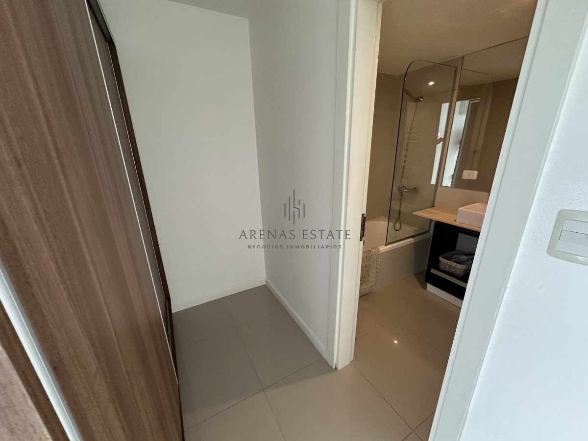 Apartamento ID.2290 - Apartamento en venta de 3 dormitorios mas dependencia ubicado en prmera linea de la Mansa , Punta del Este 