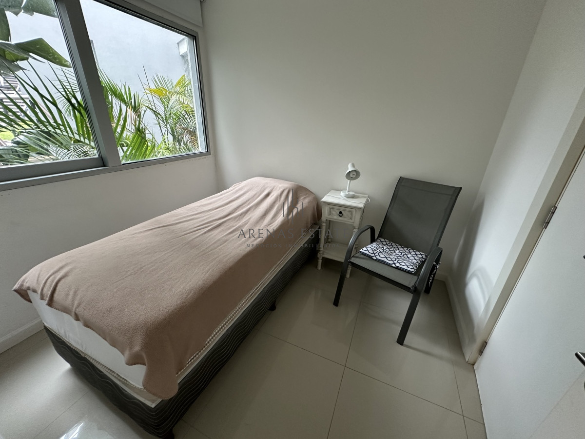 Apartamento ID.2290 - Apartamento en venta de 3 dormitorios mas dependencia ubicado en prmera linea de la Mansa , Punta del Este 