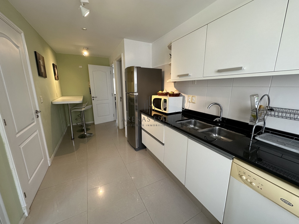 Apartamento ID.2353 - Alquiler anual de 4 dormitorios en Punta del Este 