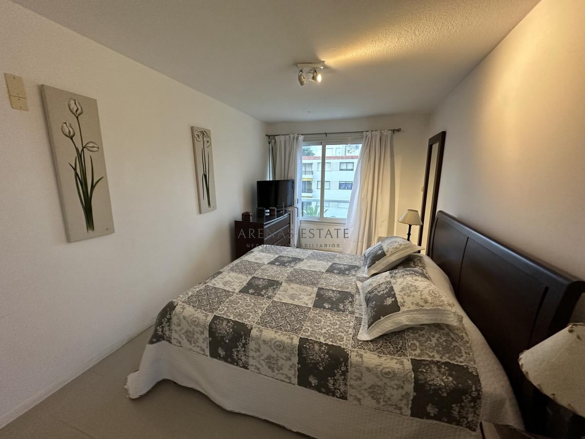 Apartamento ID.2353 - Alquiler anual de 4 dormitorios en Punta del Este 