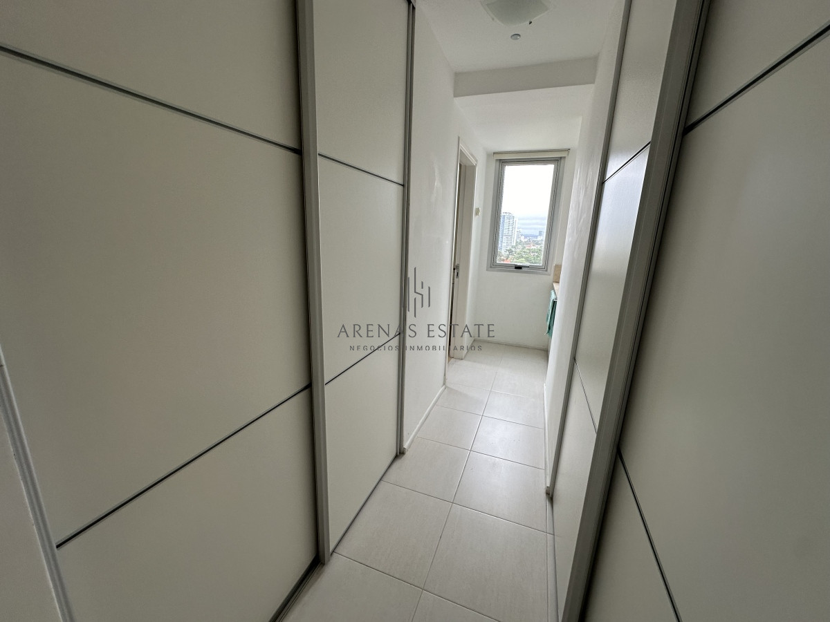 Apartamento ID.2761 - Excepcional apartamento piso alto en alquiler anual de 3 dormitorios más dependencia- Brava Punta del Este 
