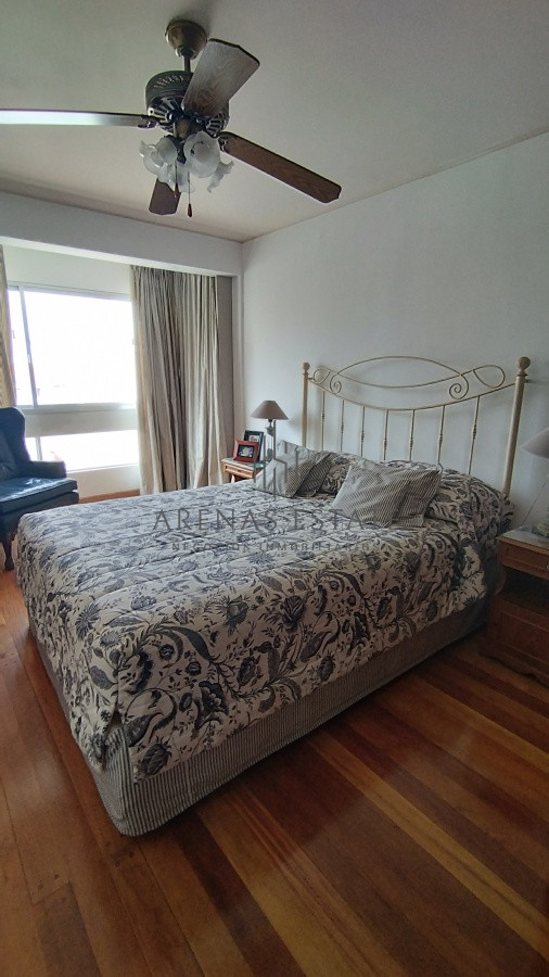 Apartamento ID.2455 - Duplex en venta de 3 dormitorios y gran barbacoa en PENÍNSULA- PUNTA DEL ESTE