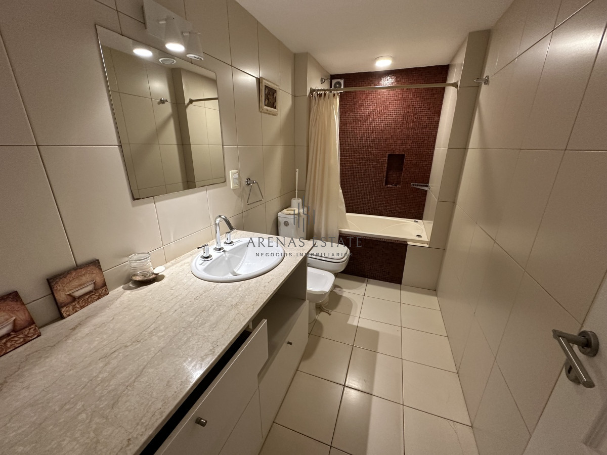 Apartamento ID.2353 - Alquiler anual de 4 dormitorios en Punta del Este 