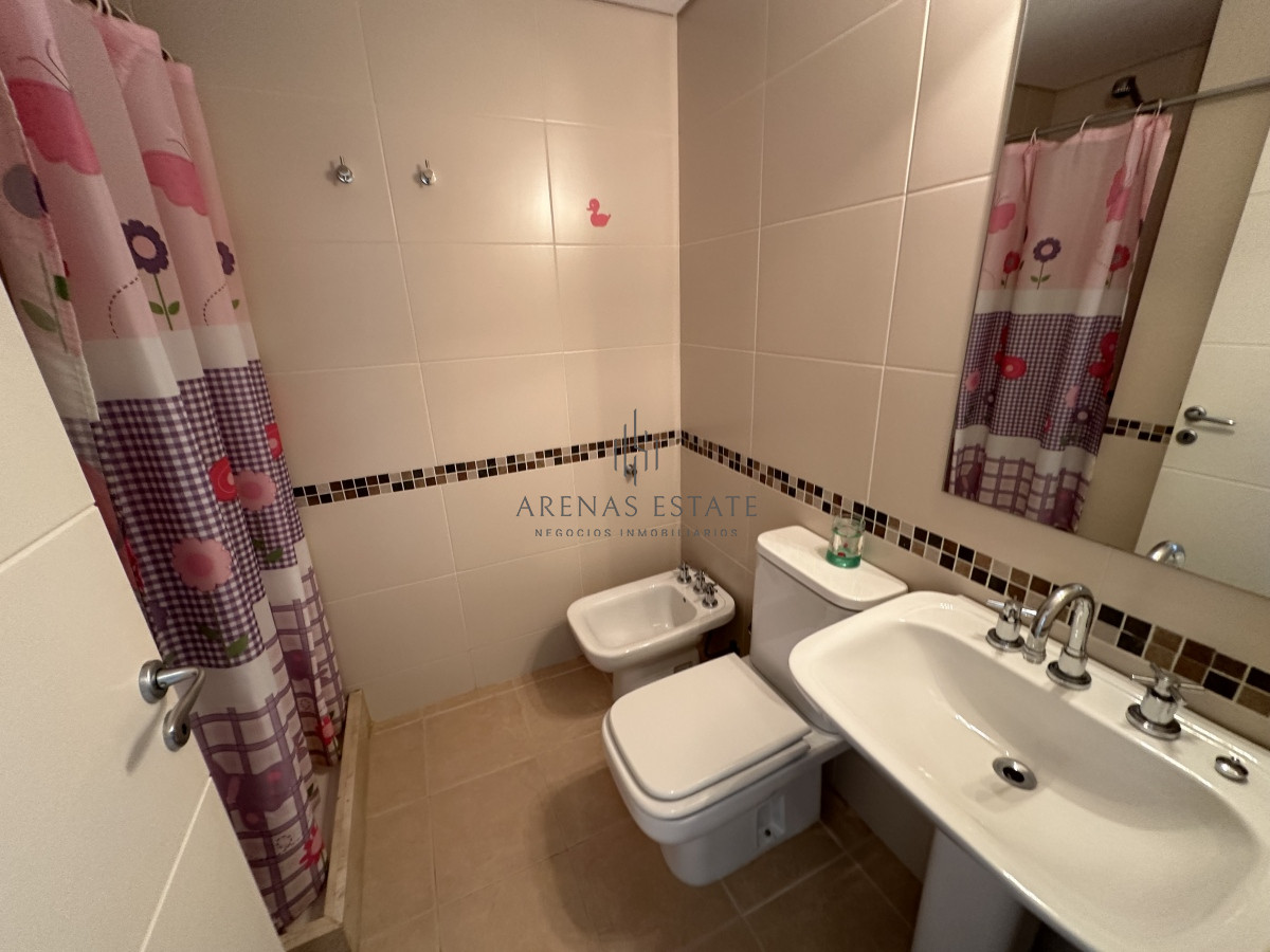 Apartamento ID.2761 - Excepcional apartamento piso alto en alquiler anual de 3 dormitorios más dependencia- Brava Punta del Este 