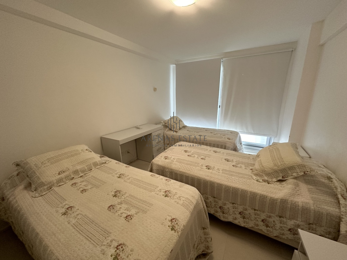 Apartamento ID.2761 - Excepcional apartamento piso alto en alquiler anual de 3 dormitorios más dependencia- Brava Punta del Este 