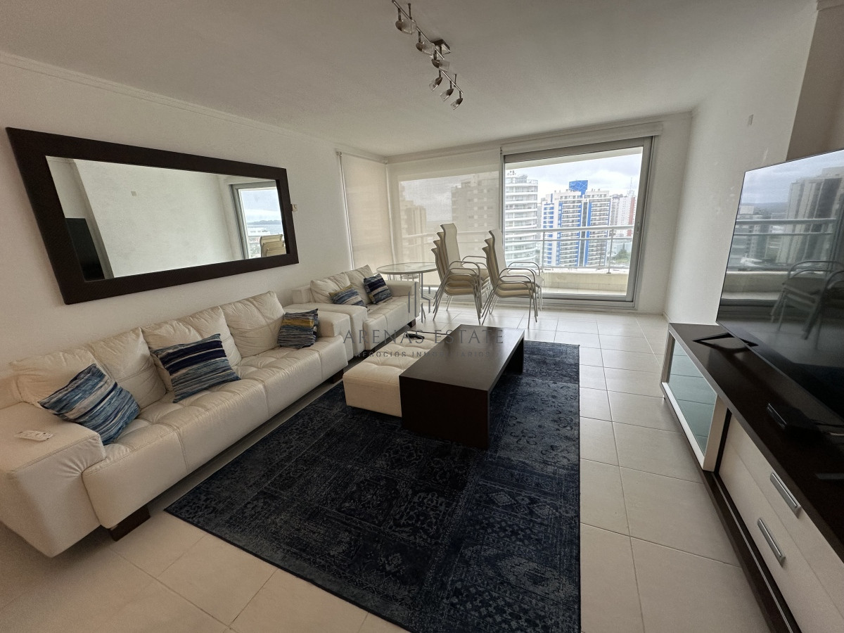 Apartamento ID.2761 - Excepcional apartamento piso alto en alquiler anual de 3 dormitorios más dependencia- Brava Punta del Este 