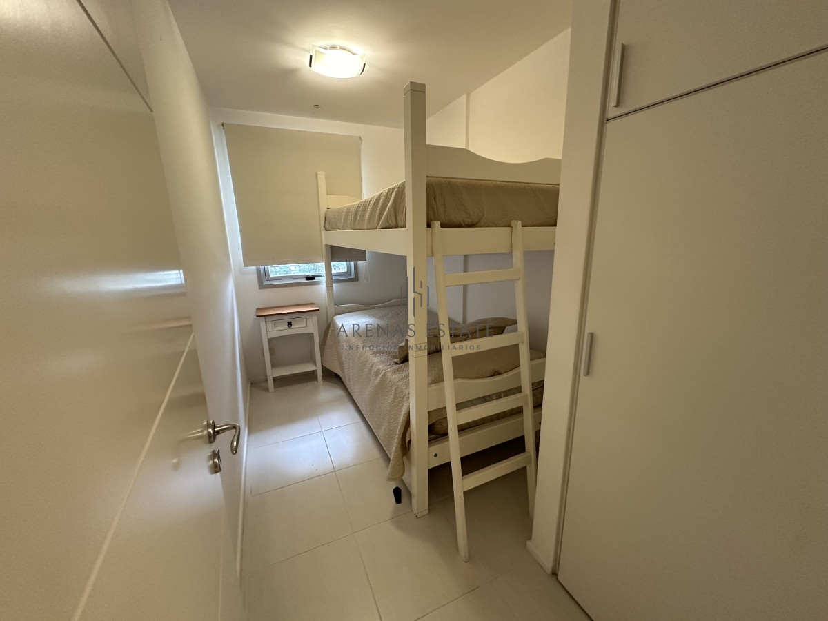 Apartamento ID.2761 - Excepcional apartamento piso alto en alquiler anual de 3 dormitorios más dependencia- Brava Punta del Este 