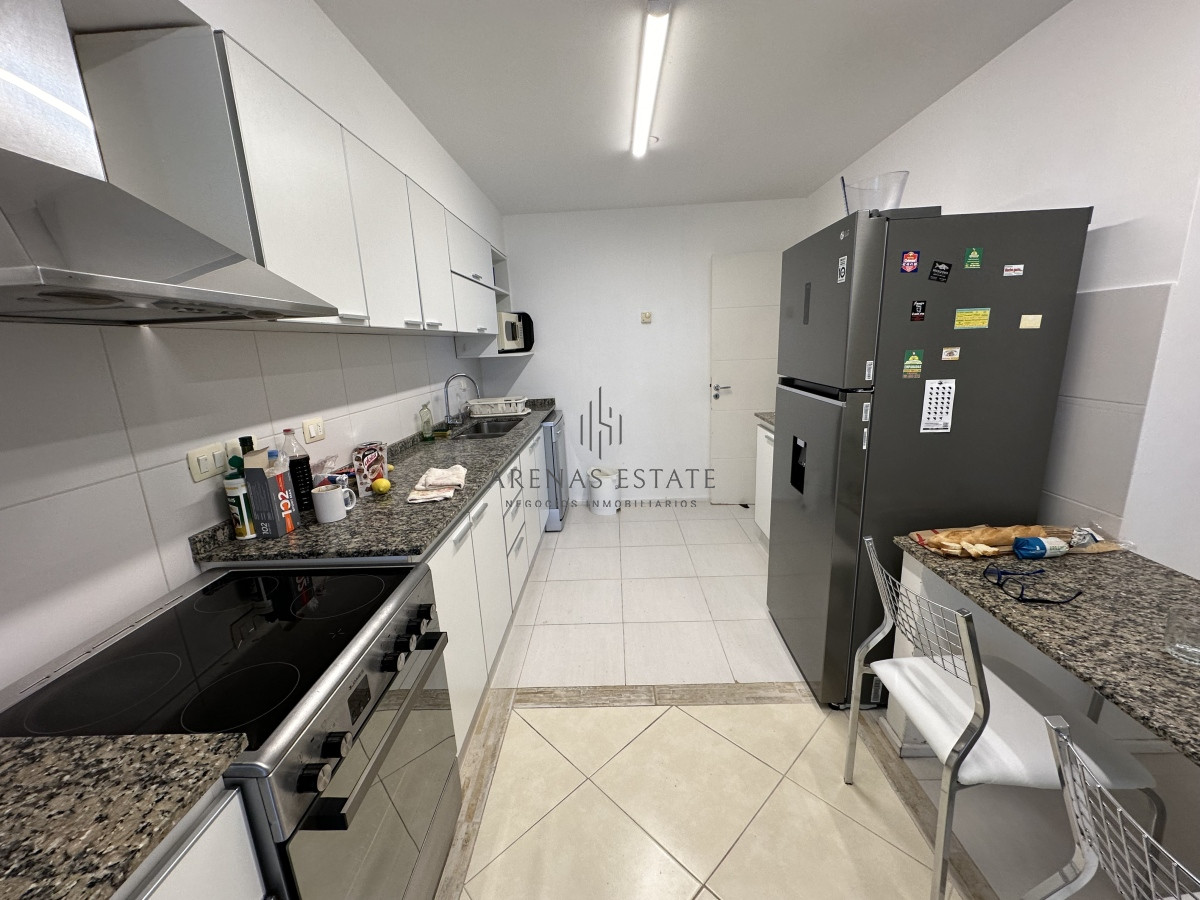 Apartamento ID.2761 - Excepcional apartamento piso alto en alquiler anual de 3 dormitorios más dependencia- Brava Punta del Este 