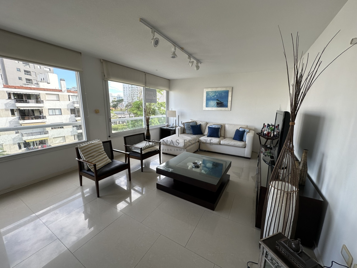 Apartamento ID.2353 - Alquiler anual de 4 dormitorios en Punta del Este 