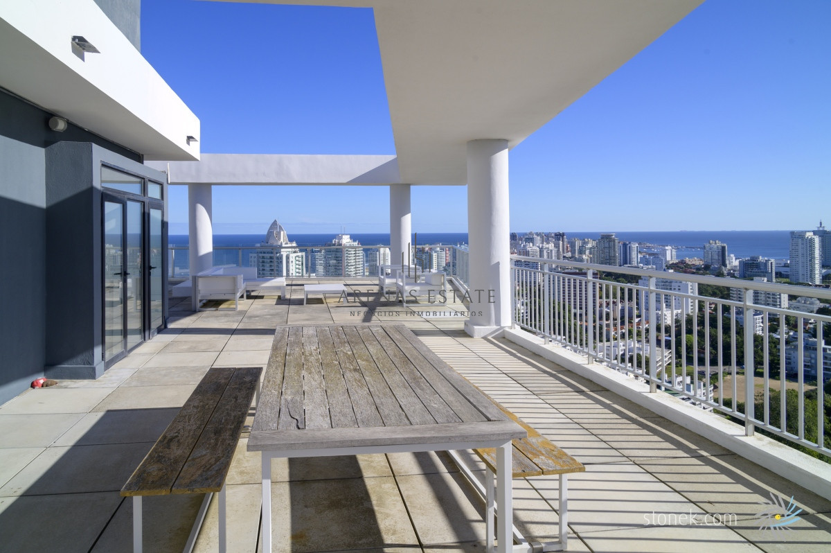 Apartamento ID.2543 - Penhouse duplex en Edificio One I en Venta- Punta del Este