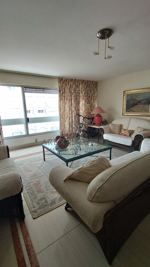Apartamento ID.2455 - Duplex en venta de 3 dormitorios y gran barbacoa en PENÍNSULA- PUNTA DEL ESTE