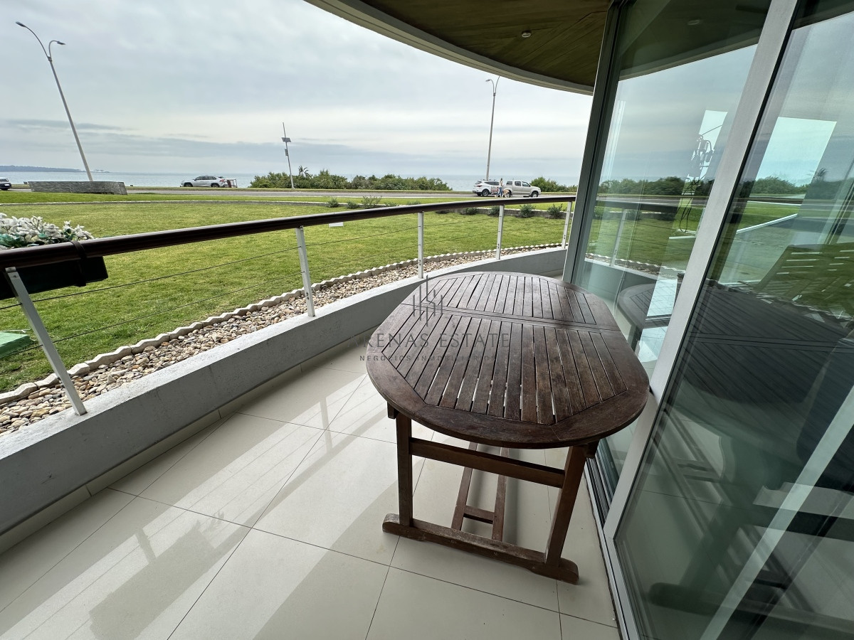 Apartamento ID.2290 - Apartamento en venta de 3 dormitorios mas dependencia ubicado en prmera linea de la Mansa , Punta del Este 