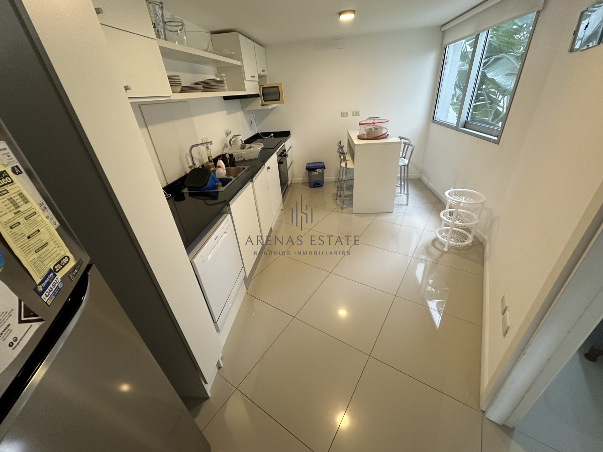 Apartamento ID.2290 - Apartamento en venta de 3 dormitorios mas dependencia ubicado en prmera linea de la Mansa , Punta del Este 