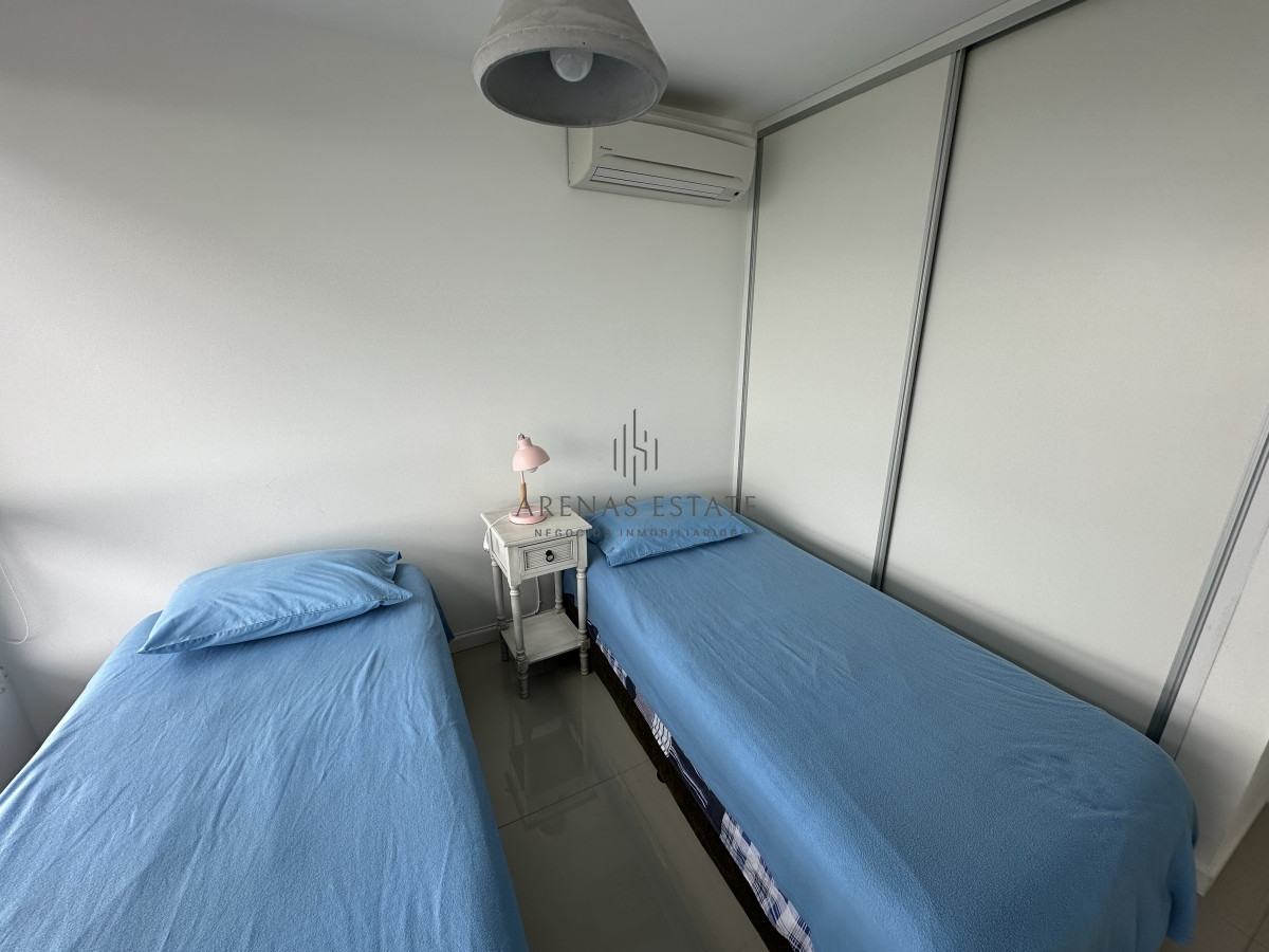 Apartamento ID.2290 - Apartamento en venta de 3 dormitorios mas dependencia ubicado en prmera linea de la Mansa , Punta del Este 
