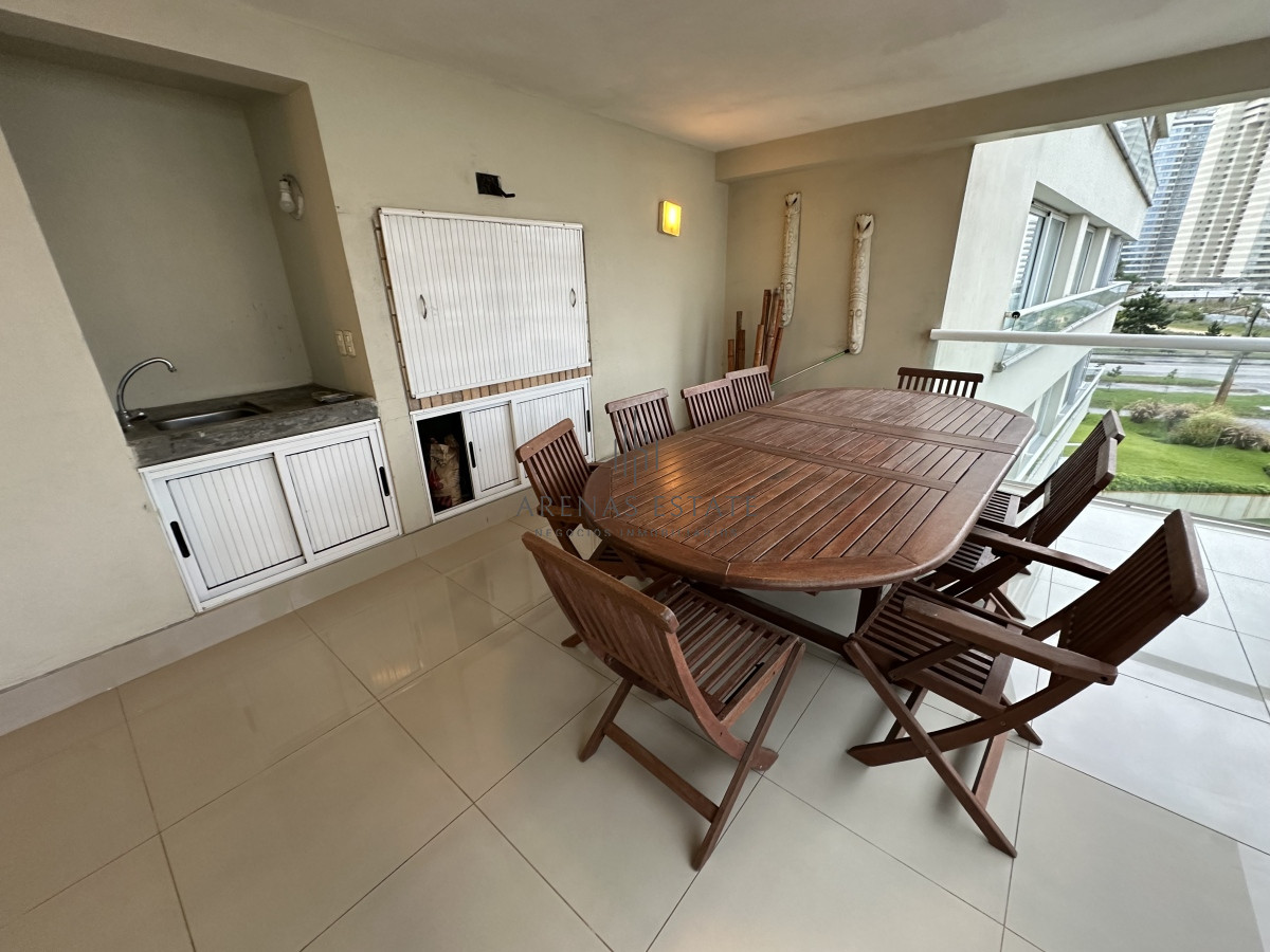 Apartamento ID.2353 - Alquiler anual de 4 dormitorios en Punta del Este 