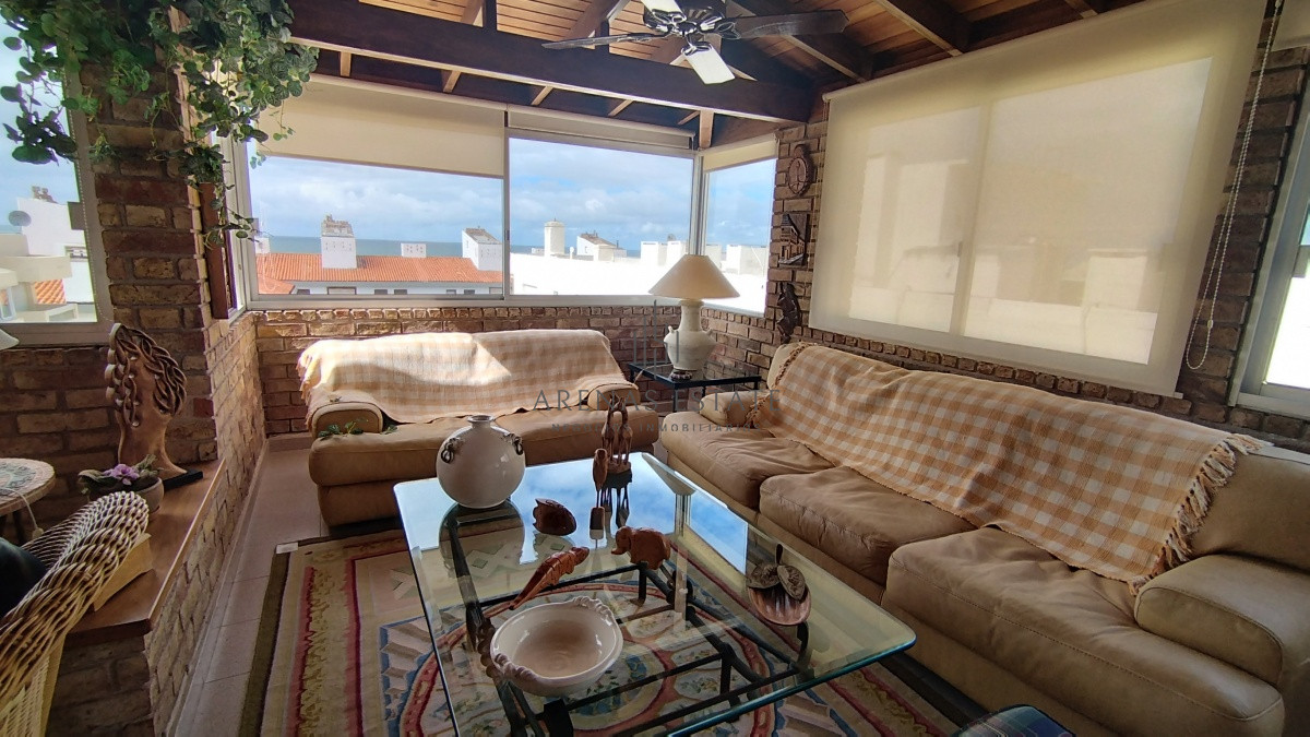 Apartamento ID.2455 - Duplex en venta de 3 dormitorios y gran barbacoa en PENÍNSULA- PUNTA DEL ESTE