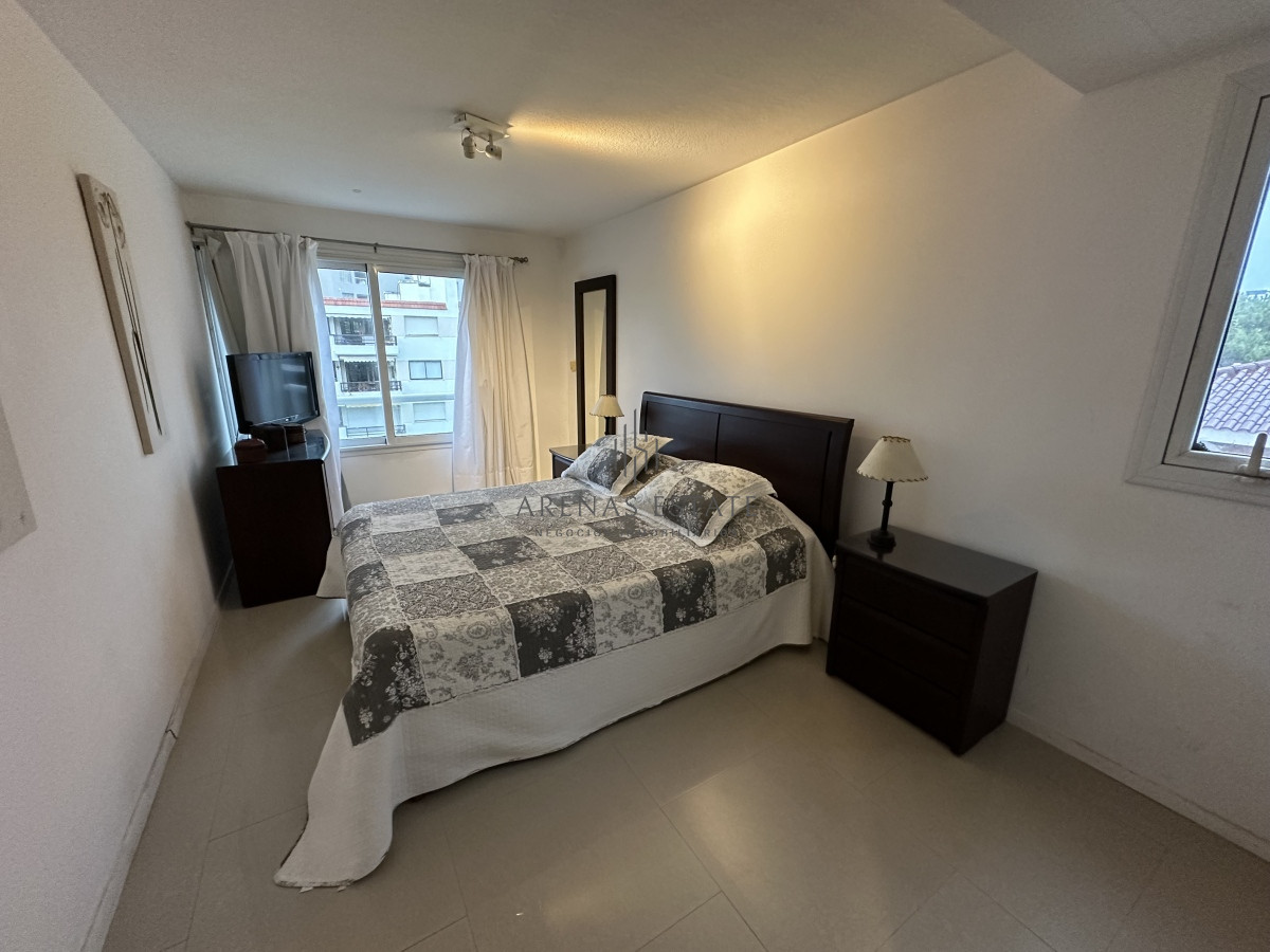 Apartamento ID.2353 - Alquiler anual de 4 dormitorios en Punta del Este 