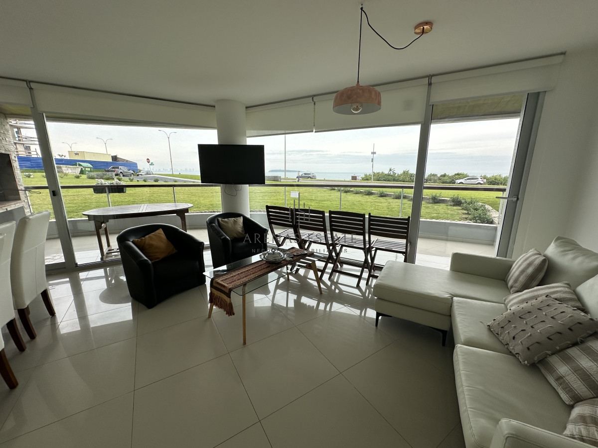 Apartamento ID.2290 - Apartamento en venta de 3 dormitorios mas dependencia ubicado en prmera linea de la Mansa , Punta del Este 