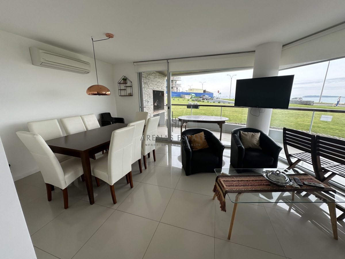 Apartamento ID.2290 - Apartamento en venta de 3 dormitorios mas dependencia ubicado en prmera linea de la Mansa , Punta del Este 