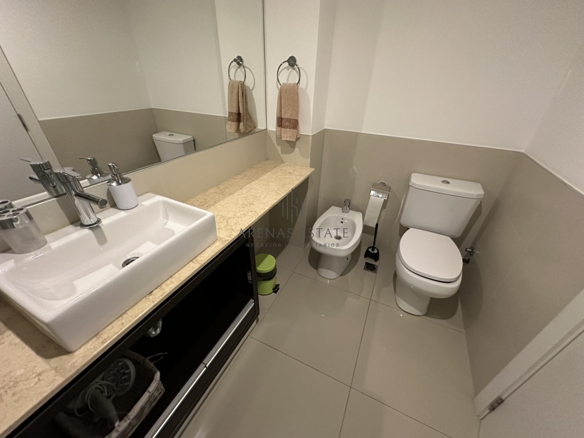 Apartamento ID.2290 - Apartamento en venta de 3 dormitorios mas dependencia ubicado en prmera linea de la Mansa , Punta del Este 