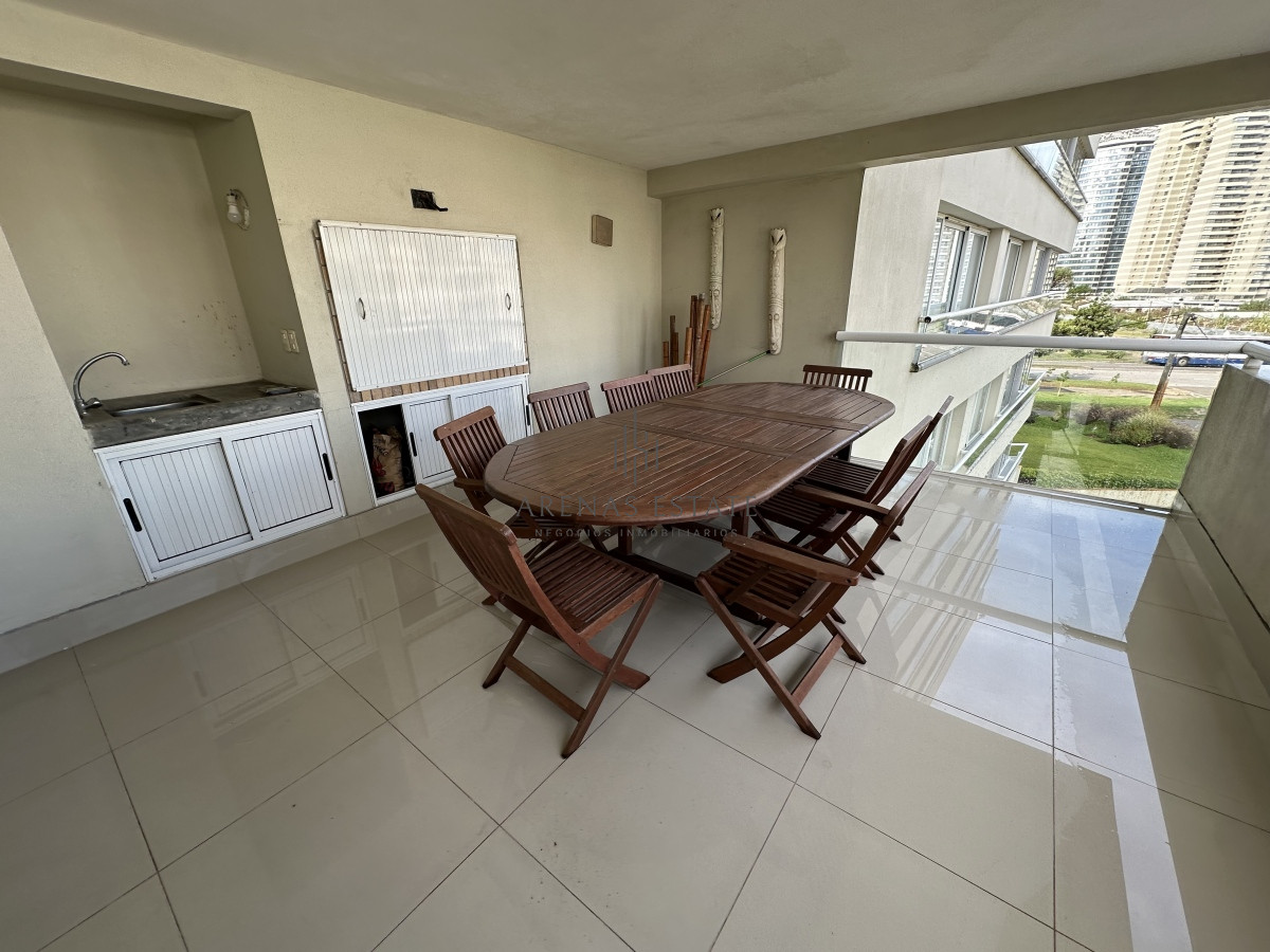 Apartamento ID.2353 - Alquiler anual de 4 dormitorios en Punta del Este 